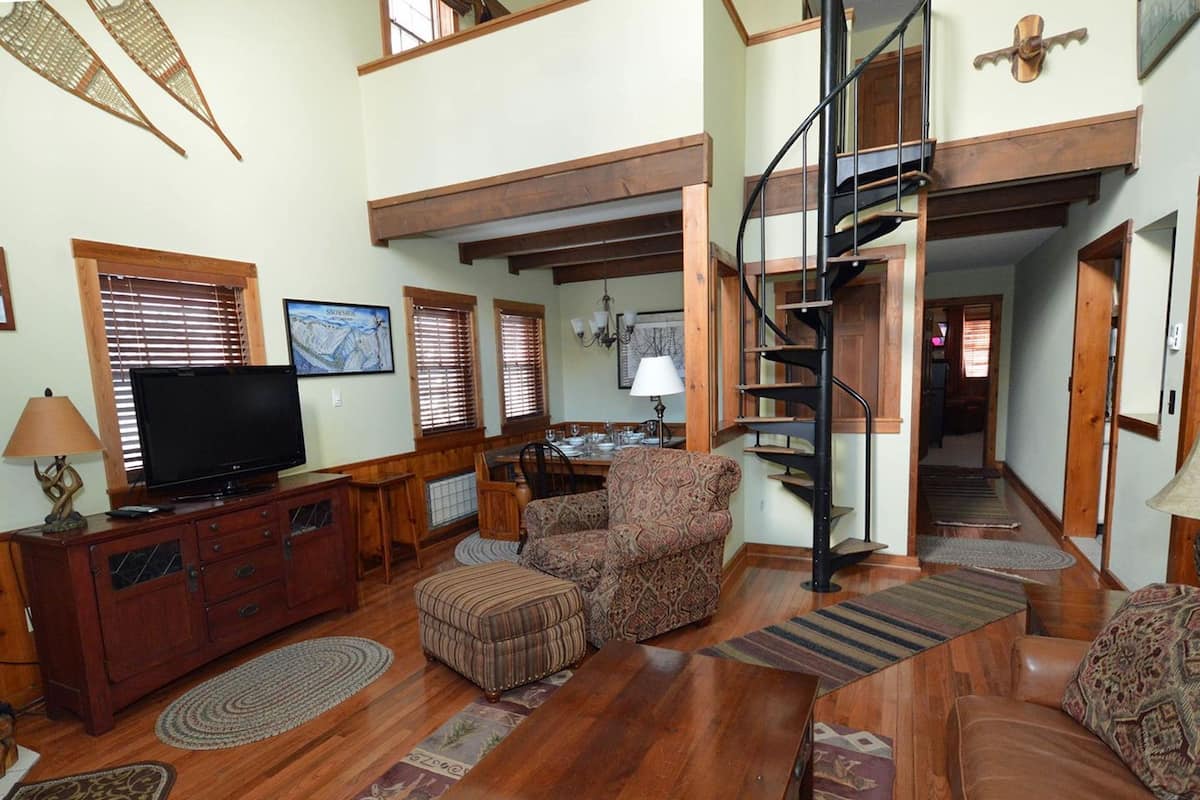 Condo, 4 Bedrooms | Living room