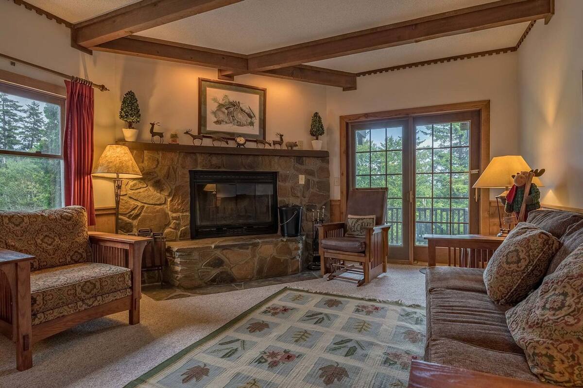 Condo, 2 Bedrooms | Living room