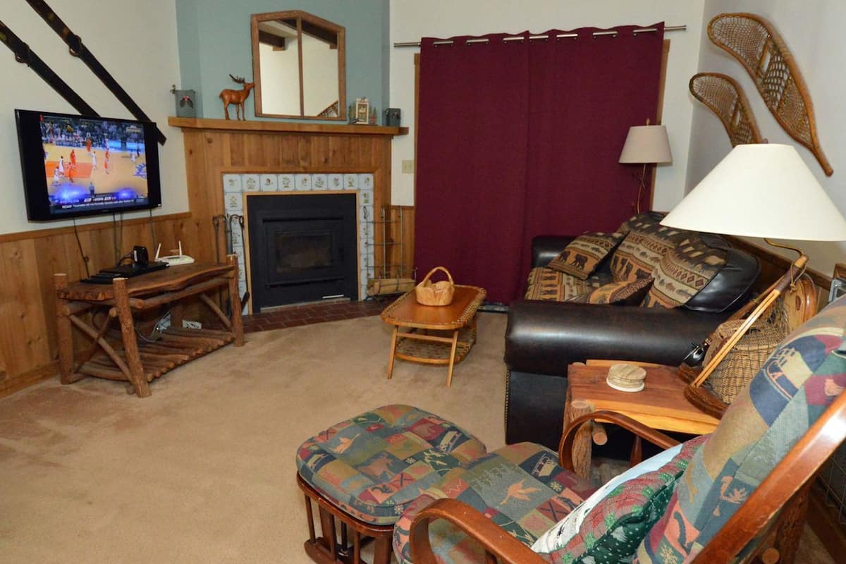 Condo, 1 Bedroom | Living room