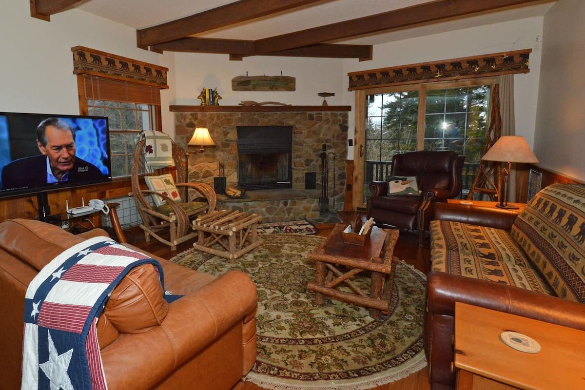 Condo, 2 Bedrooms | Living room