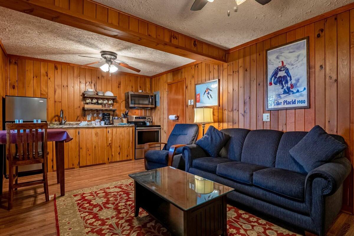 Townhome, 1 Bedroom | Living room