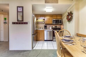 Condo, 1 Bedroom | Private kitchen