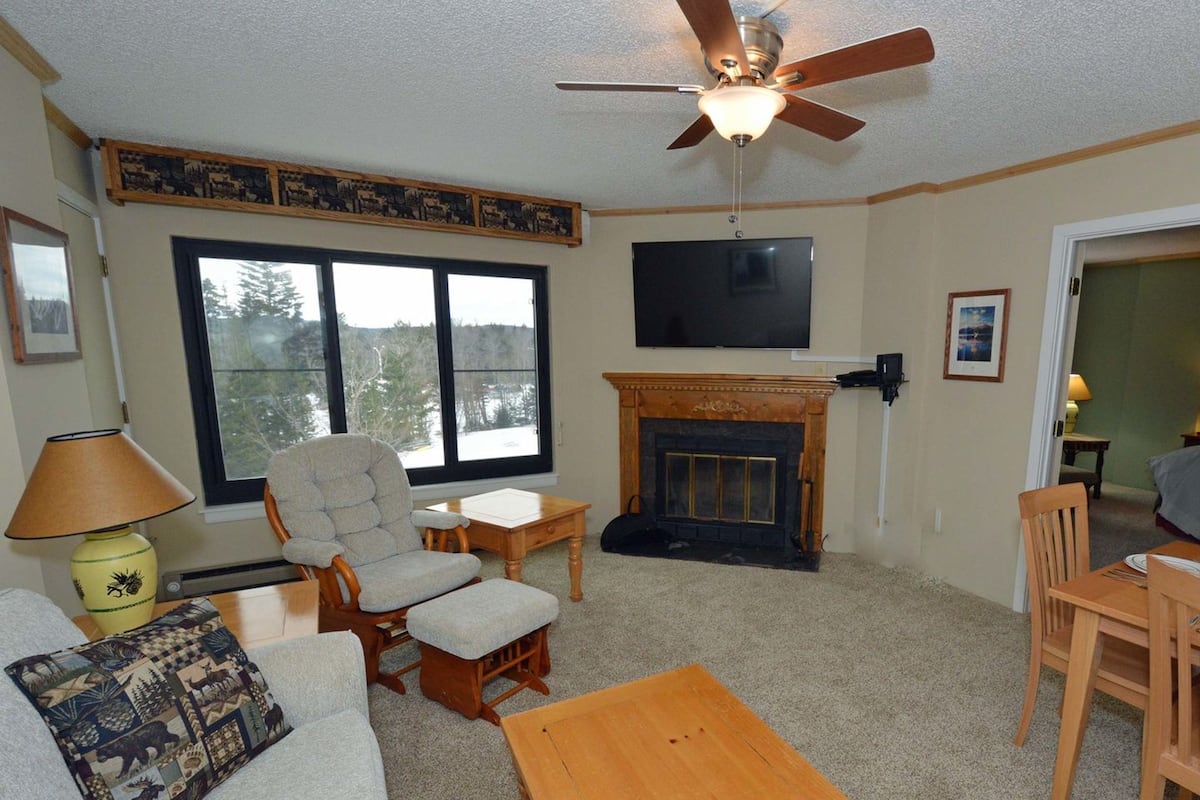 Kondominium, 2 kamar tidur | Ruang keluarga