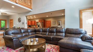 Nhà, 4 phòng ngủ | Phòng khách