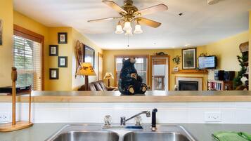 Condo, 3 Bedrooms | Private kitchen | Stovetop, dishwasher