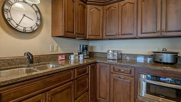 Townhouse, 5 kamar tidur | Dapur pribadi