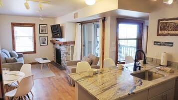 Condo, 1 Bedroom | Private kitchen