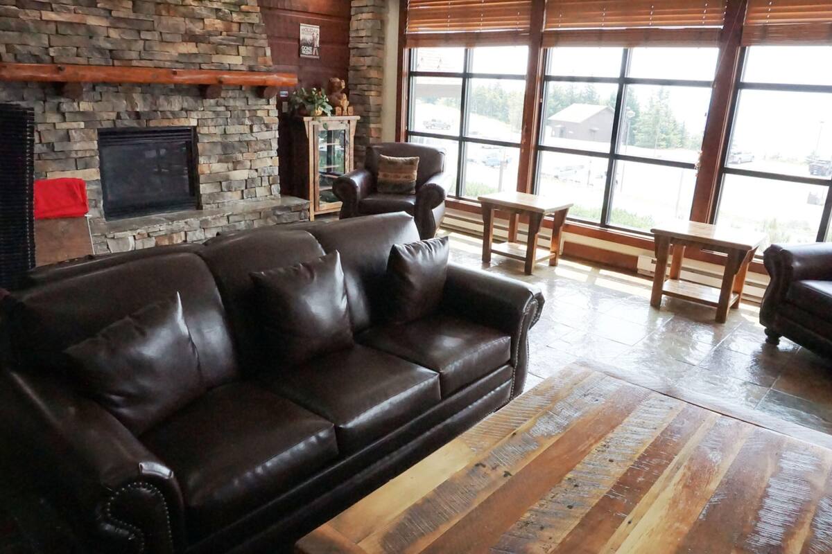 Condo, 2 Bedrooms | Living room