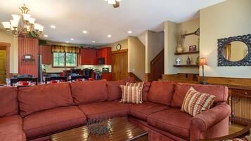 Rumah, 5 kamar tidur | Ruang keluarga