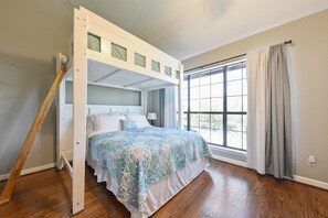 2 bedrooms, iron/ironing board, WiFi, bed sheets - Comal River Getaway at the Froh Haus C206 (New Braunfels)