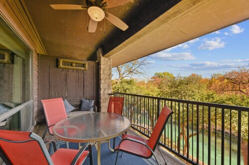 Comal River Getaway at the Froh Haus C206