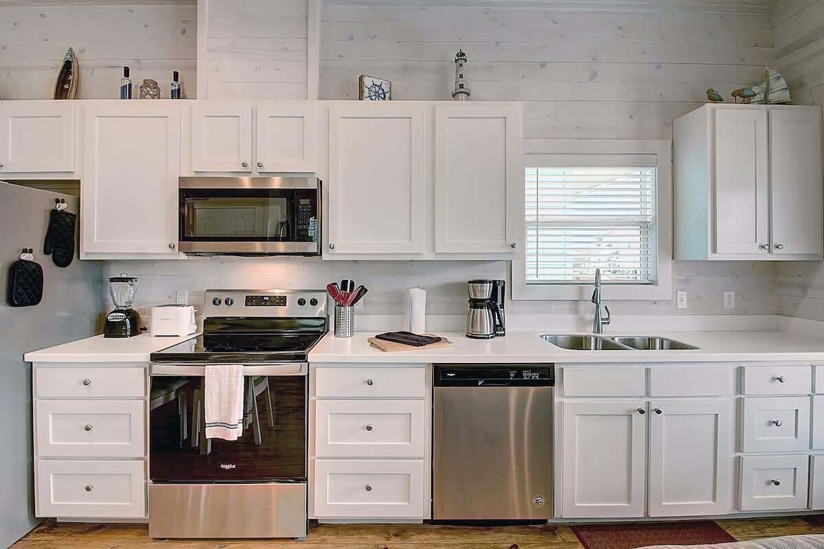 冰箱、微波炉、烤箱、炉灶