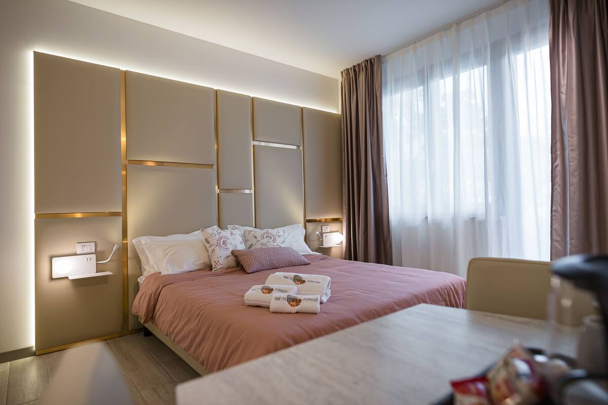 Classic Quadruple Room | Premium bedding, individually decorated, individually furnished, desk