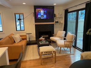 TV, fireplace