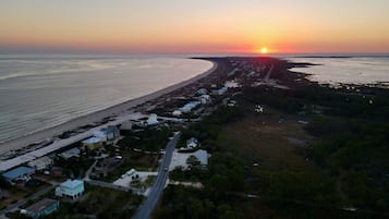 Una spiaggia nelle vicinanze