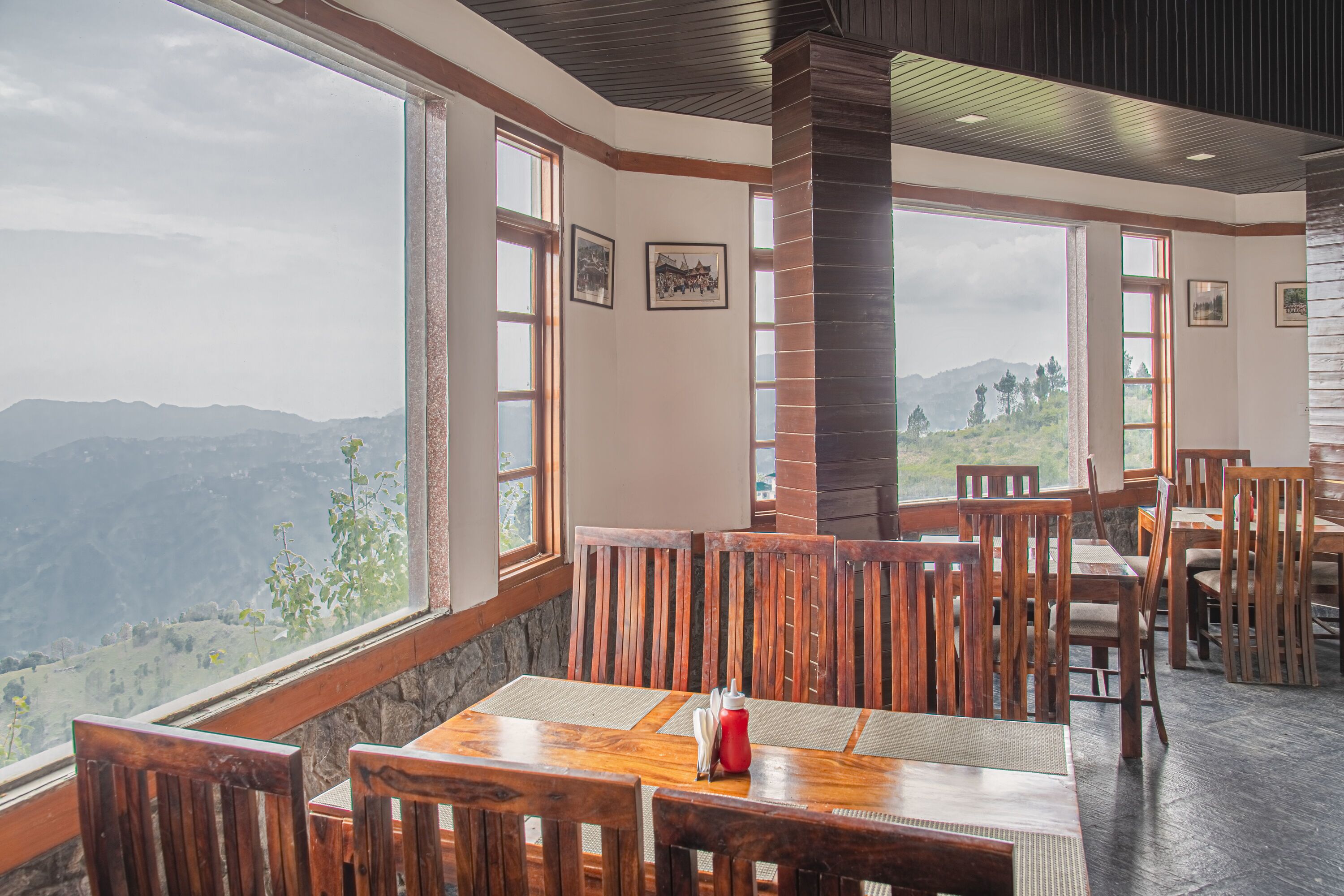 Breakfast, lunch, dinner served; Indian cuisine, garden views 