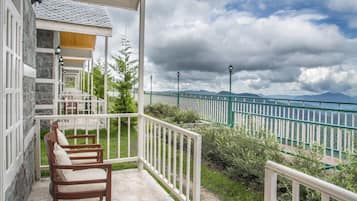 Traditional Cottage, Patio, Mountain View | Terrace/patio