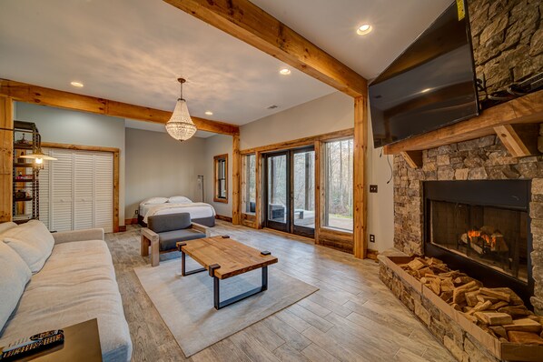 Televisión, chimenea y tenis de mesa 