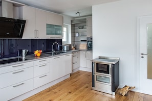 Kühlschrank, Ofen, Herdplatte, Geschirrspüler