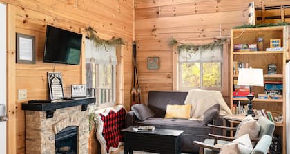 2-bedroom vacation home just 10 minutes from Viroqua's charming downtown