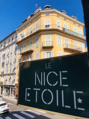 Exterior - Star (Nice)