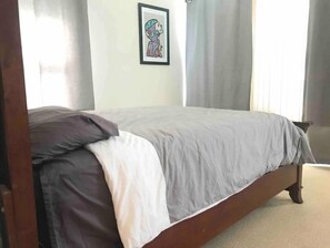 2 bedrooms, desk, iron/ironing board, free WiFi - A Boho Chic Choice with Great Parking (Indianapolis)