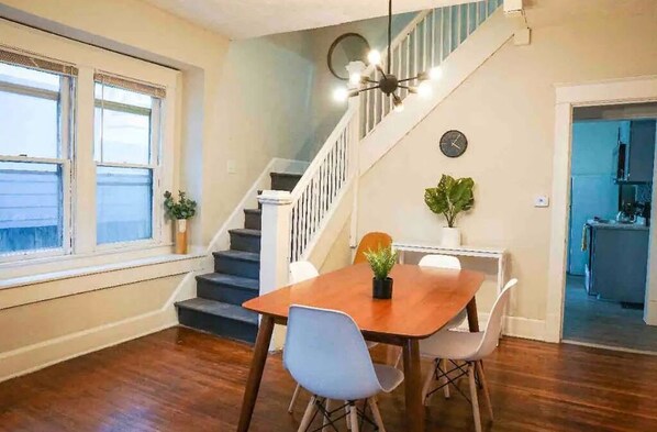 Dining - Lucas Oil Stadium & Convention Center (Indianapolis)