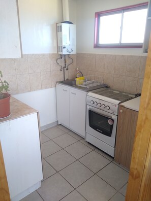 Frigorifero, microonde, forno, bollitore elettrico