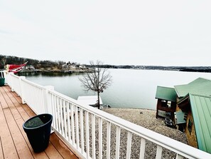 Terrace/patio - Right off the Main Channel Lake Front Home with Dock and beautiful views (Sunrise Beach)