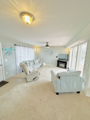 Smart TV - Right off the Main Channel Lake Front Home with Dock and beautiful views (Sunrise Beach)