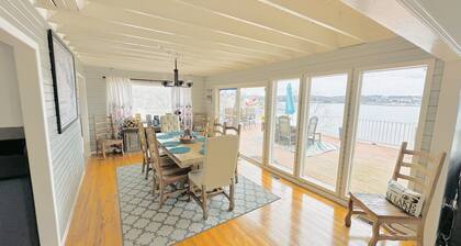 Right off the Main Channel Lake Front Home with Dock and beautiful views