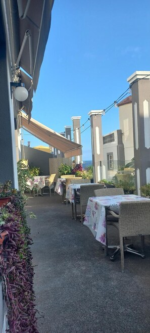 Tempat makan outdoor