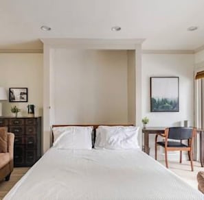 1 habitación, escritorio, tabla de planchar con plancha y wifi gratis 