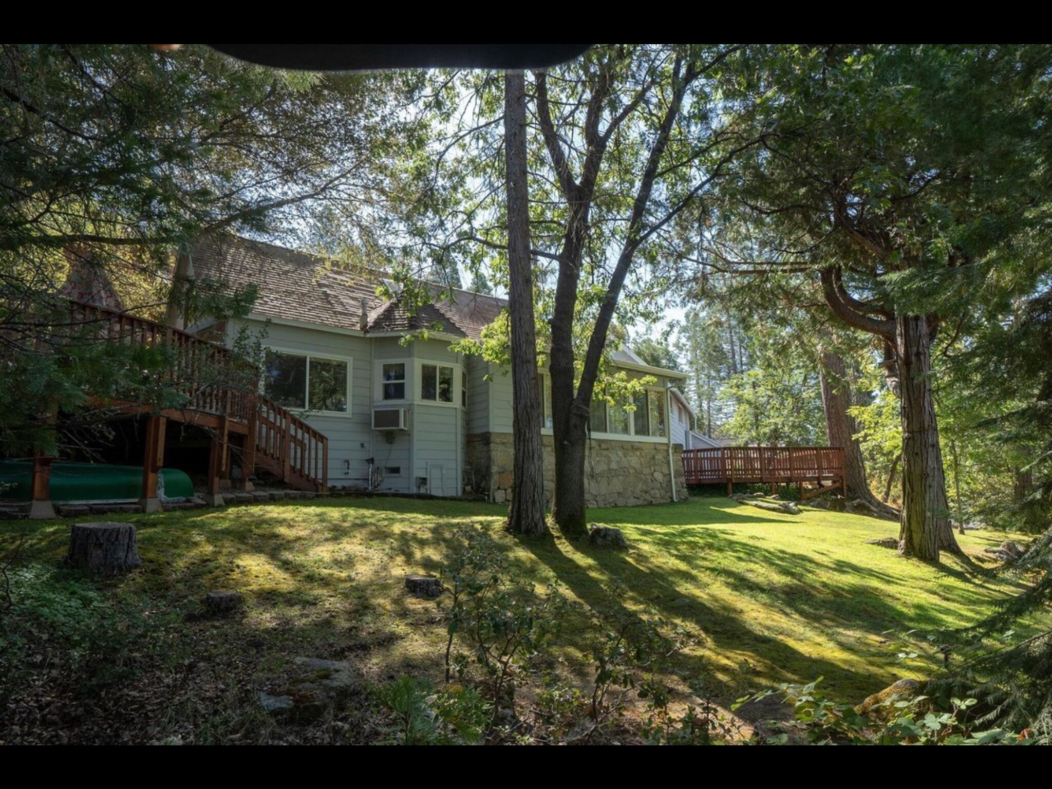 5 min walk to Pine Village “The Cozy Corner Cabin”