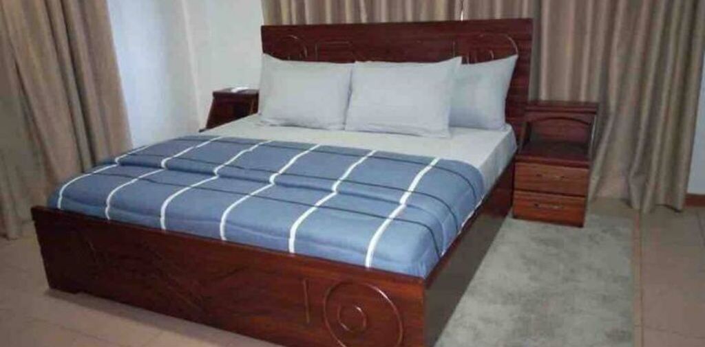 1 bedroom, desk, WiFi