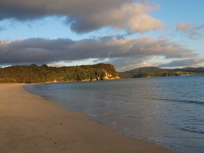 SIT BACK AND RELAX BY THE ESTUARY. Pet and Family Friendly!