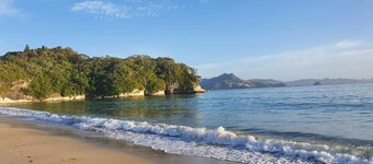 SIT BACK AND RELAX BY THE ESTUARY. Pet and Family Friendly!