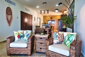 Interior - Create Unforgettable Memories in Your Beachfront Escape with Stunning Views! (Akumal)