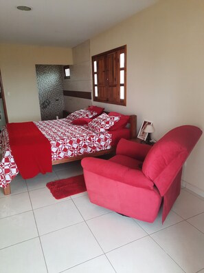 5 bedrooms, iron/ironing board, free WiFi, bed sheets