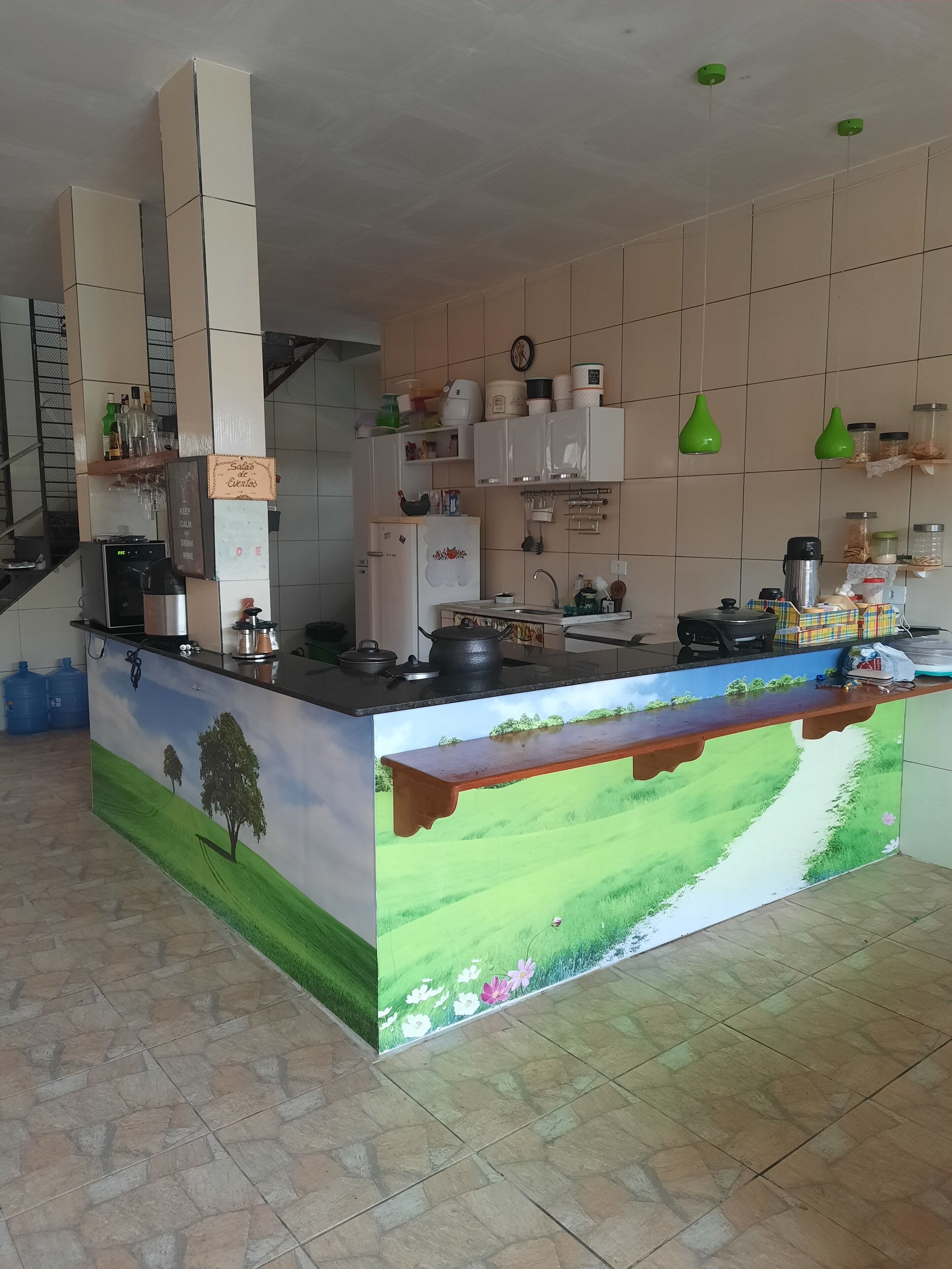 Frigorífico, microondas, placa de cocina y tostadora