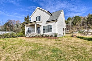 Exterior - Scenic Mtn Retreat w/ Wooded Backyard + Fire Pit! (Chattanooga)