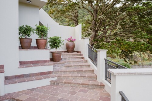 Renovated rustic house with stunning views, 2 bedrooms, 2 bathrooms, Wi-Fi 