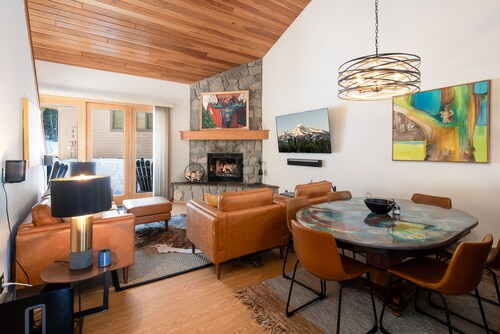 Camp Tu’Wani Ski-in/Ski-out Condo Retreat Big Sky