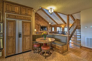 Interior - Hot Tub, Grill: Hilltop Log Cabin in Hot Springs! (Hot Springs)