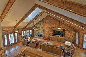 TV, fireplace, video games, DVD player - Hot Tub, Grill: Hilltop Log Cabin in Hot Springs! (Hot Springs)