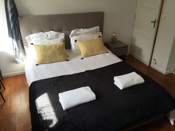 2 bedrooms, desk, iron/ironing board, WiFi