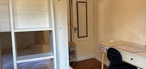 2 bedrooms, desk, iron/ironing board, WiFi