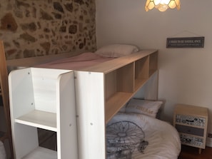2 bedrooms, desk, iron/ironing board, WiFi