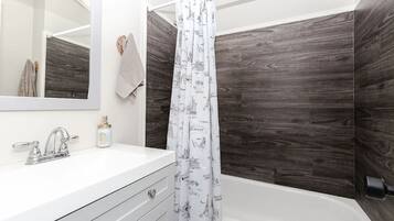 Handtücher, Seife, Toilettenpapier