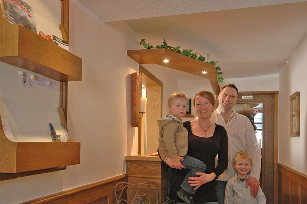 Gasthof zur Post, (Schmallenberg), LHS 08854-Gasthof zur Post, Familie Schulte - Kirchrarbach Sauerland - Das sind wir!